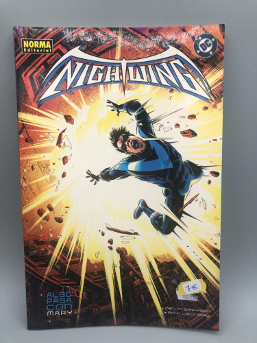 Portada del libro de Nightwing: Algo Pasa Con Mary