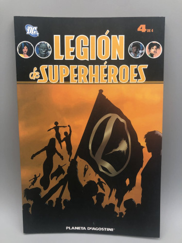 Portada del libro de Legión de Superhéroes  Nº4