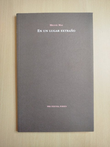 Portada del libro de (Dedicado por el autor) En un lugar extraño