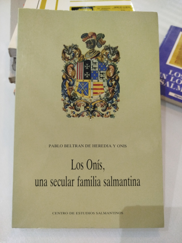 Portada del libro de Los Onís, una secular familia salmantina