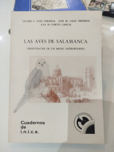 Portada del libro de Las aves de Salamanca. Ornitofauna de un medio antropogeno