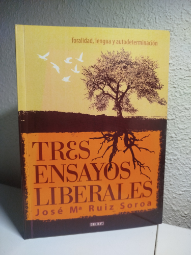 Portada del libro de Tres ensayos liberales. Foralidad, lengua y autodeterminación