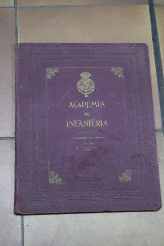 Portada del libro de Academía de infantería. Promoción de ingreso en 1922.