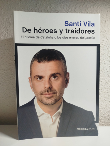 Portada del libro de De héroes y traidores: El dilema de Cataluña o los diez errores del procés