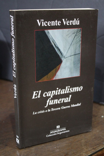 Portada del libro de El capitalismo funeral. La crisis o la Tercera Guerra Mundial