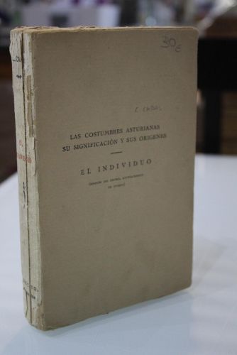 Portada del libro de Las costumbres asturianas, su significación y sus orígenes. El individuo.