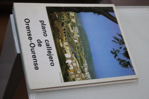 Portada del libro de Plano callejero de Orense-Ourense. Relación y situación de las calles, plazas y puentes de Orense-Ourense.