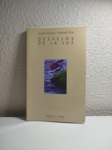 Portada del libro de Desvelos de la luz