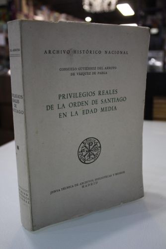 Portada del libro de Privilegios reales de la Orden de Santiago en la Edad Media. Catálogo de la serie existente en el Archivo...