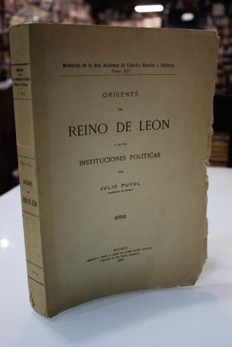 Portada del libro de Orígenes del Reino de León y de sus Instituciones Políticas.
