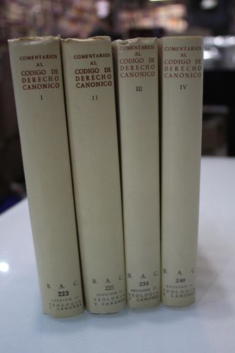 Portada del libro de Comentarios al Código de Derecho Canónico.- 4 tomos.