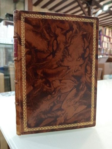 Portada del libro de Poesía esencial