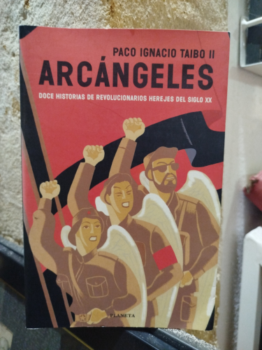 Portada del libro de Arcángeles. Doce historias de revolucionarios herejes del siglo XX