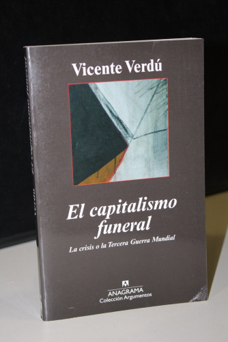 Portada del libro de El capitalismo funeral. La crisis o la Tercera Guerra Mundial