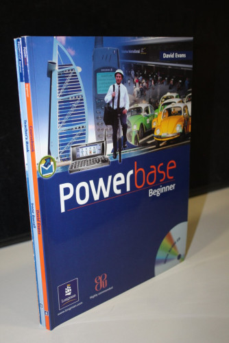 Portada del libro de Powerbase. Beginner. Course Book(with CD), Study Book and Teacher's Book.