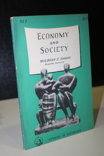 Portada del libro de Economy and society