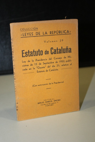 Portada del libro de Estatuto de Cataluña. Ley de la Presidencia del Consejo de Ministros de 15 de Septiembre de 1932, publicada...