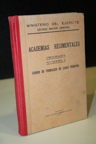 Portada del libro de Academias regimentales. Programa número 2. Cursos de formación de cabos primeros.