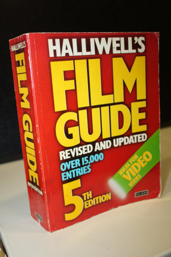 Portada del libro de Halliwell's Film Guide