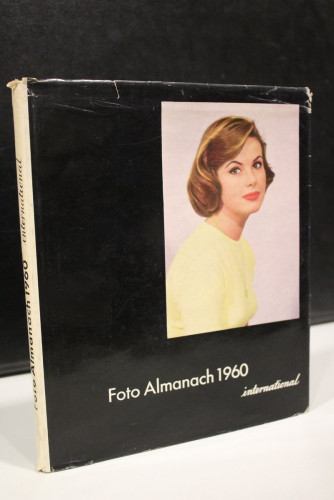 Portada del libro de Foto Almanach International, 1960.