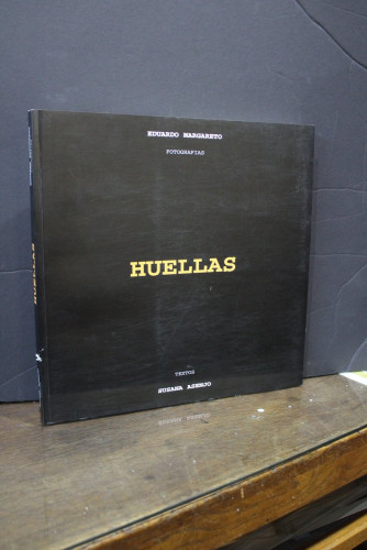 Portada del libro de Huellas.- Caja Duero.- Fotografías de Eduardo Margareto. Textos de Susana Asenjo.