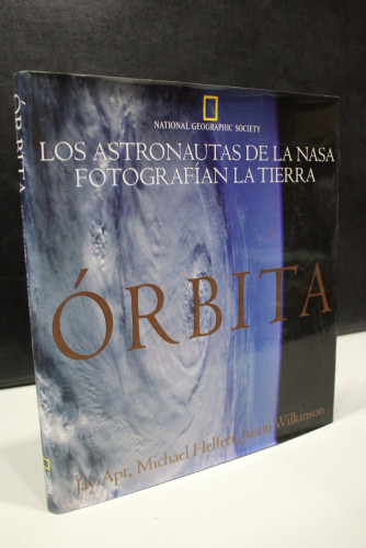 Portada del libro de Órbita. Los astronautas de la NASA fotografían La Tierra.- National Geographic Society.