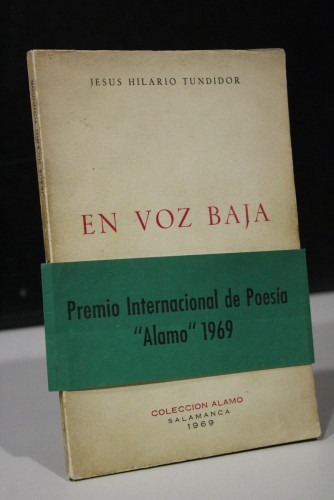 Portada del libro de En voz baja.- Hilario Tundidor, Jesús.- Primera edición.