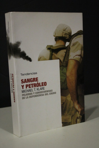 Portada del libro de Sangre y petróleo. Peligros y consecuencias de la dependencia del crudo