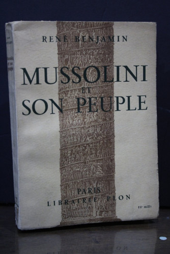 Portada del libro de Mussolini et son peuple