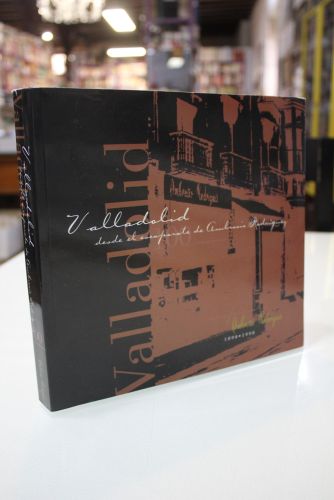 Portada del libro de Valladolid desde el escaparate de Ambrosio Rodríguez.