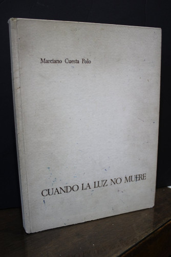 Portada del libro de Cuando la luz no muere.- Cuesta Polo, Marciano.- Dedicado.