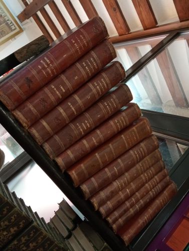 Portada del libro de Oeuvres complètes de Buffon avec la nmenclature linnéenne et la classification de cuvier. 12 tomos