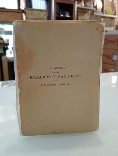 Portada del libro de Reglamento para el ejercicio y maniobras de la caballería. 2 tomos