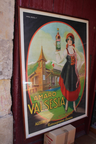 Portada del libro de Cartel publicitario del licor Amaro Valsesia. Torino. Cromolitografía.- Circa 1915.