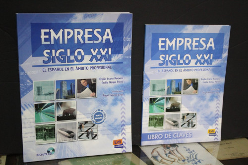 Portada del libro de Empresa siglo XXI. El español en el ámbito profesional.- Libro del alumno + Libro de Claves.- Dos tomos.