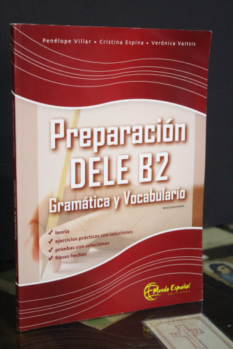 Portada del libro de Preparación DELE B2. Gramática y vocabulario. Nivel Intermedio.