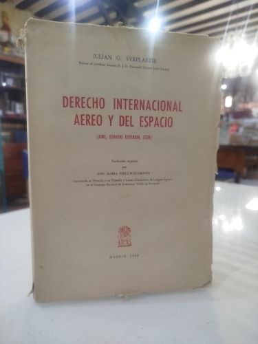 Portada del libro de Derecho Internacional Aereo y del Espacio