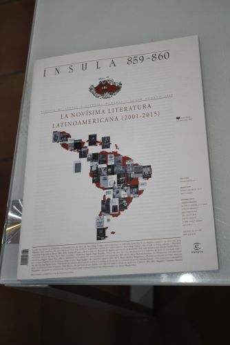 Portada del libro de Ínsula, 859-860. La novísima literatura latinoamericana (2001-2015). Julio-Agosto 2018.