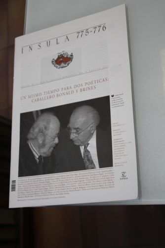 Portada del libro de Ínsula, 775-776. Un mismo tiempo para dos poéticas: Caballero Bonald y Brines. Julio-Agosto 2011.