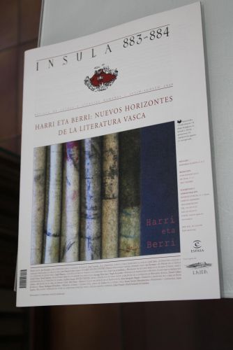Portada del libro de Ínsula, 883-884. Harri eta Berri: Nuevos horizontes de la literatura vasca. Julio-Agosto 2020.