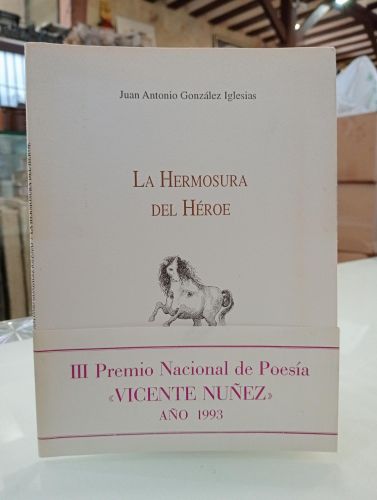 Portada del libro de La hermosura del héroe [Dedicado]