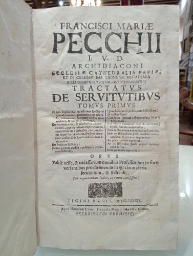 Portada del libro de Tractatvs de servitvtibvs in genere, vrbanis y rvsticis. Tres tomos en dos volúmenes