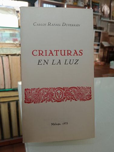 Portada del libro de Criaturas en la luz