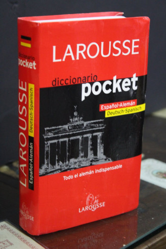 Portada del libro de Larousse. Diccionario Pocket. Español-Alemán. Deutsch-Spanisch.