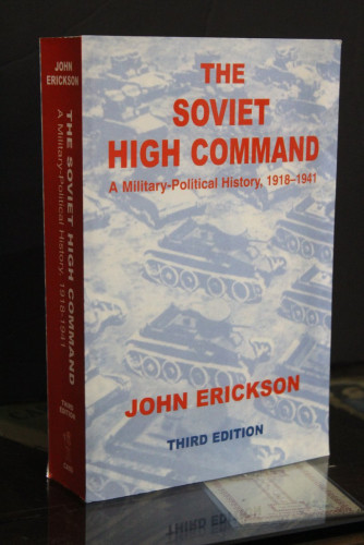 Portada del libro de The Soviet High Command. A Military-Political History, 1918-1941