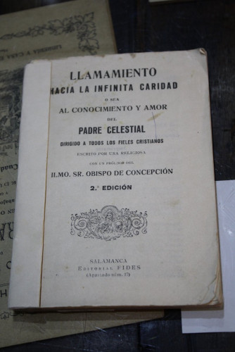 Portada del libro de Llamamiento hacia la infinita caridad, o sea al conocimiento y amor del Padre Celestial, dirigido a...