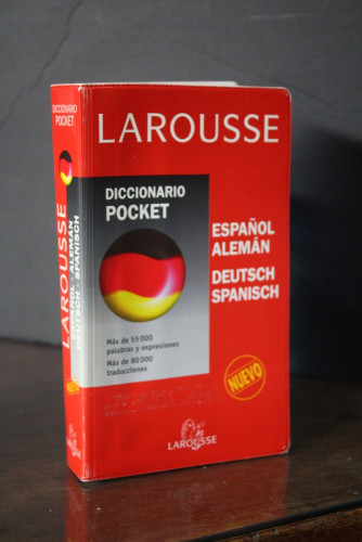 Portada del libro de Larousse. Diccionario Pocket. Español-Alemán. Deutsch-Spanisch.