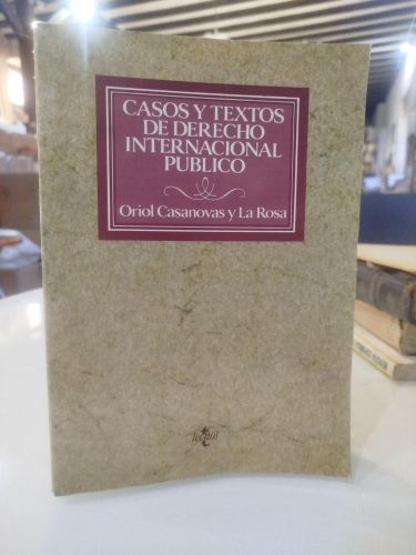 Portada del libro de Casos y textos de Derecho Internacional Público